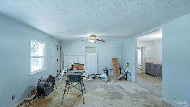 30 Howard Dr, Pensacola, FL 32503