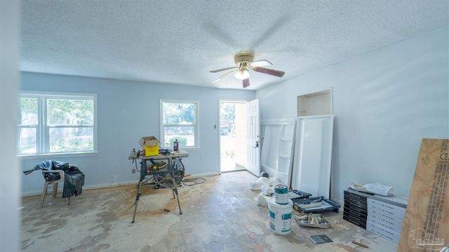 30 Howard Dr, Pensacola, FL 32503