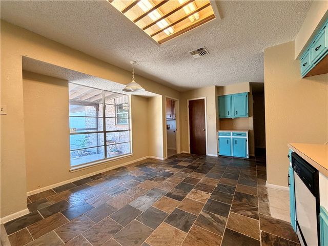 4133 Eagle Dr, Corpus Christi, TX 78413