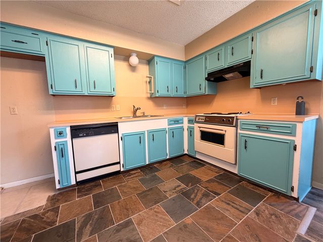 4133 Eagle Dr, Corpus Christi, TX 78413