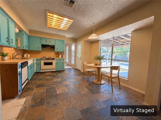 4133 Eagle Dr, Corpus Christi, TX 78413