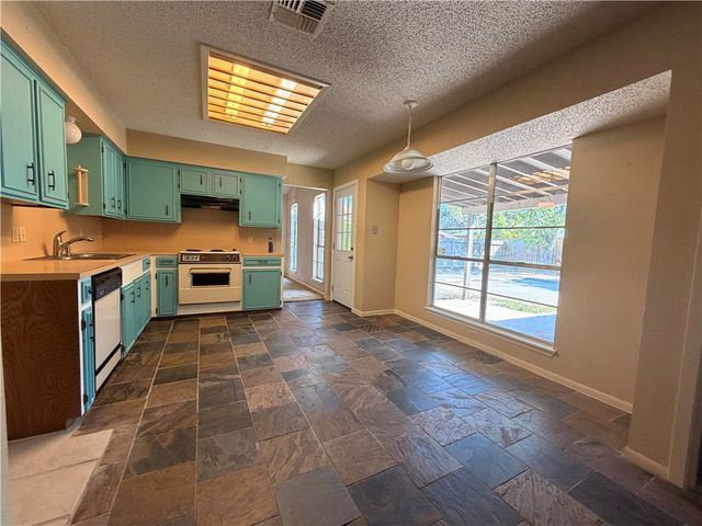 4133 Eagle Dr, Corpus Christi, TX 78413