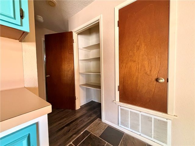 4133 Eagle Dr, Corpus Christi, TX 78413