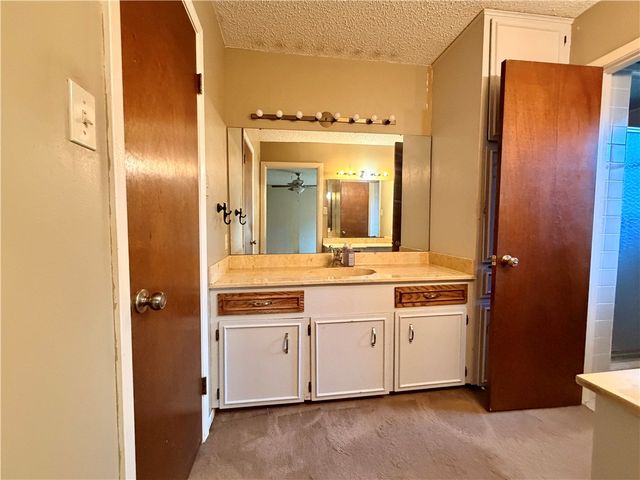 4133 Eagle Dr, Corpus Christi, TX 78413