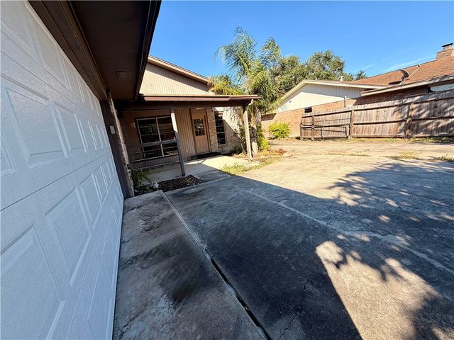4133 Eagle Dr, Corpus Christi, TX 78413