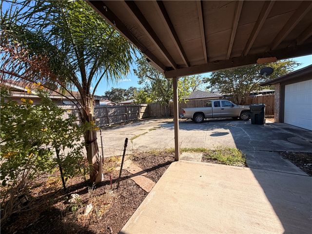 4133 Eagle Dr, Corpus Christi, TX 78413