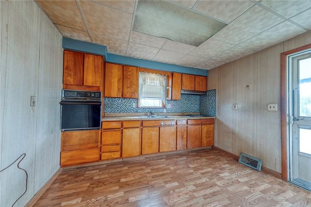 1070 Maple Ave, South Strabane, PA 15301