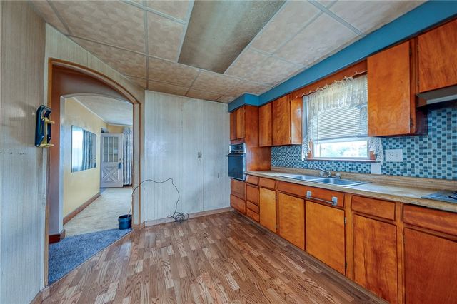 1070 Maple Ave, South Strabane, PA 15301