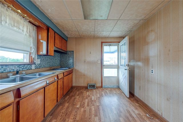 1070 Maple Ave, South Strabane, PA 15301