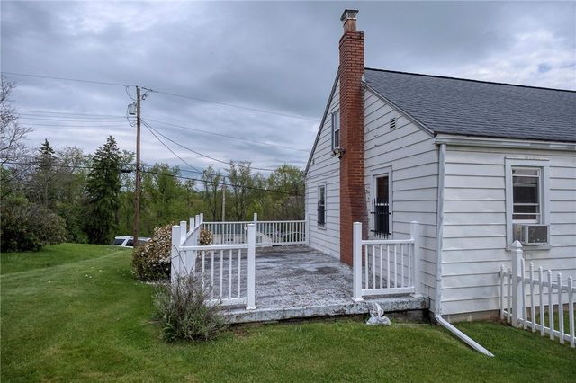 1070 Maple Ave, South Strabane, PA 15301