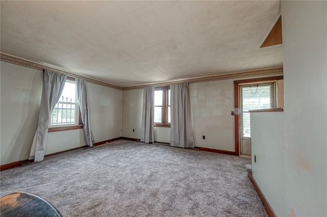 1070 Maple Ave, South Strabane, PA 15301