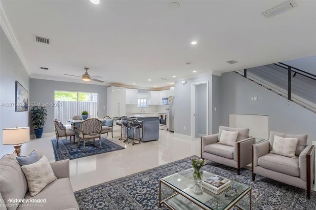 9425 NW 114th Lane 3, Hialeah Gardens, FL 33018