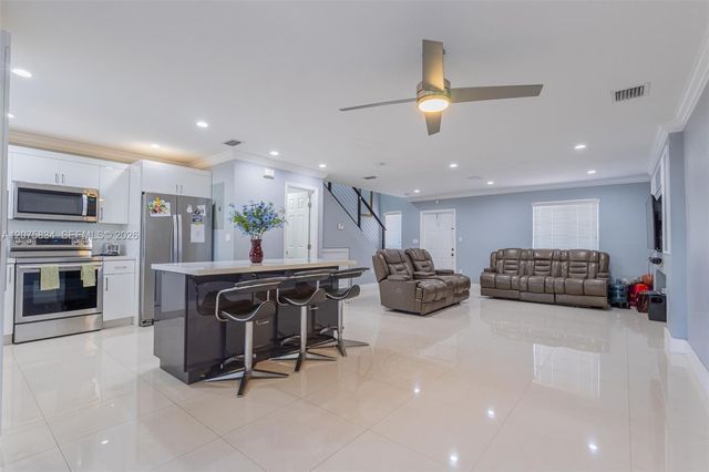 9425 NW 114th Lane 3, Hialeah Gardens, FL 33018