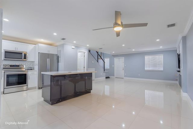 9425 NW 114th Lane 3, Hialeah Gardens, FL 33018