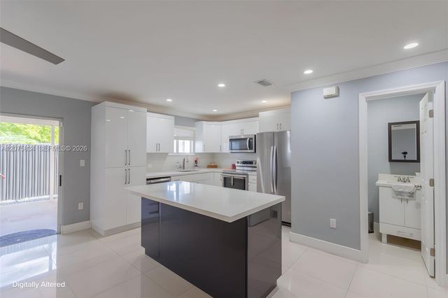 9425 NW 114th Lane 3, Hialeah Gardens, FL 33018