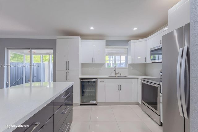 9425 NW 114th Lane 3, Hialeah Gardens, FL 33018
