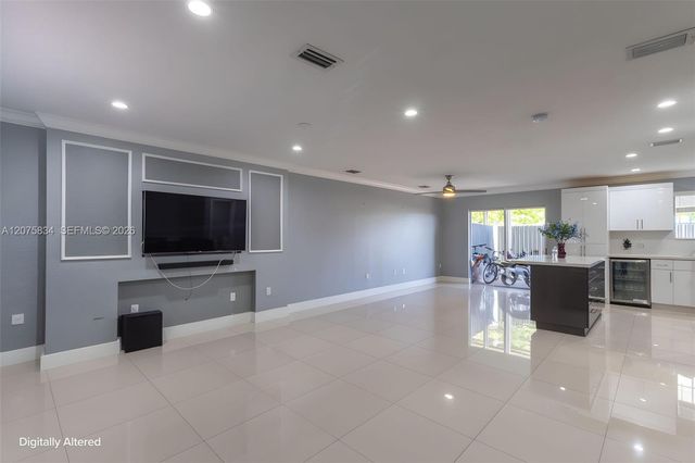 9425 NW 114th Lane 3, Hialeah Gardens, FL 33018