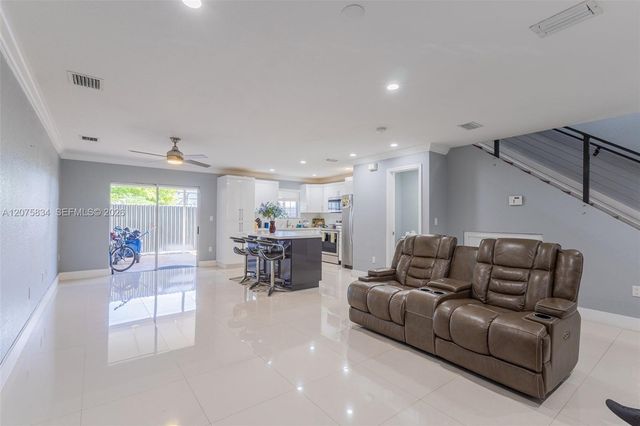9425 NW 114th Lane 3, Hialeah Gardens, FL 33018
