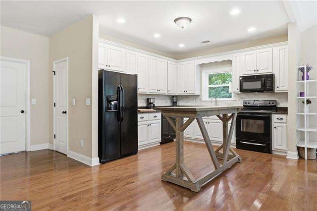 16 Allatoona Woods Trail SE, Acworth, GA 30102