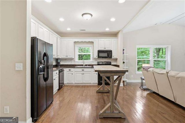 16 Allatoona Woods Trail SE, Acworth, GA 30102