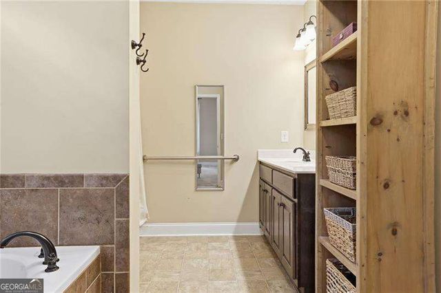 16 Allatoona Woods Trail SE, Acworth, GA 30102