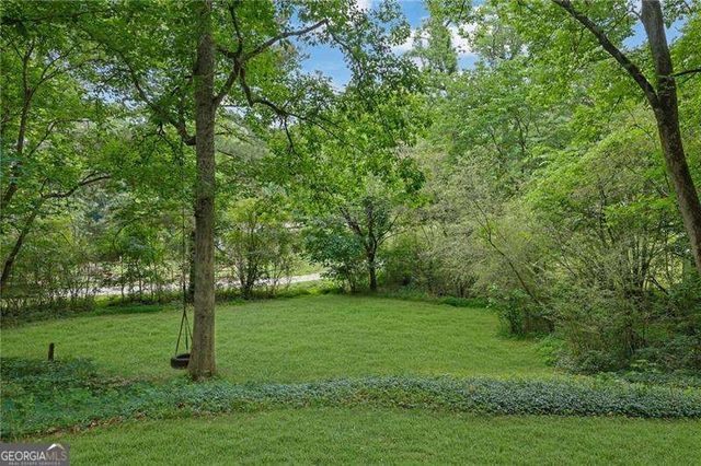 16 Allatoona Woods Trail SE, Acworth, GA 30102