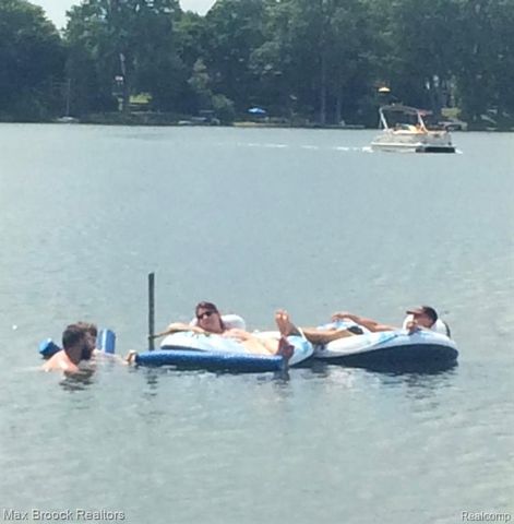 2171 Klingensmith, Bloomfield Hills, MI 48302