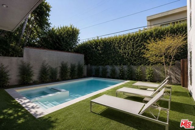 459 N Flores Street, Los Angeles, CA 90048