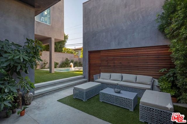 459 N Flores Street, Los Angeles, CA 90048
