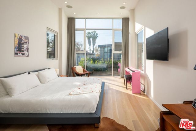 459 N Flores Street, Los Angeles, CA 90048