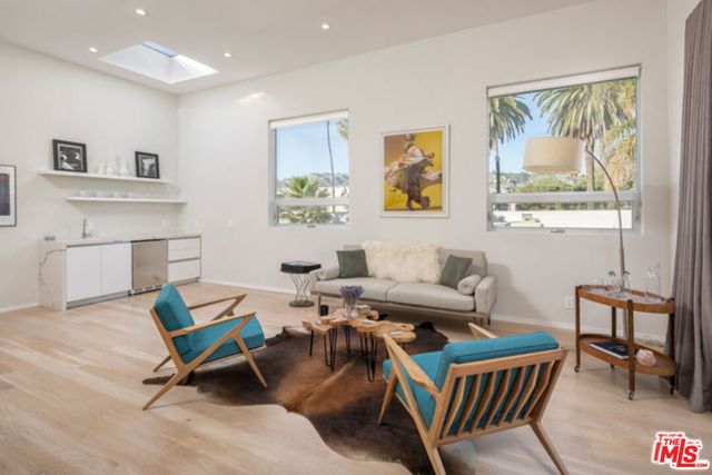 459 N Flores Street, Los Angeles, CA 90048
