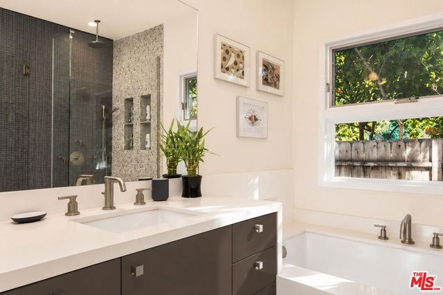 459 N Flores Street, Los Angeles, CA 90048