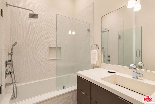 459 N Flores Street, Los Angeles, CA 90048
