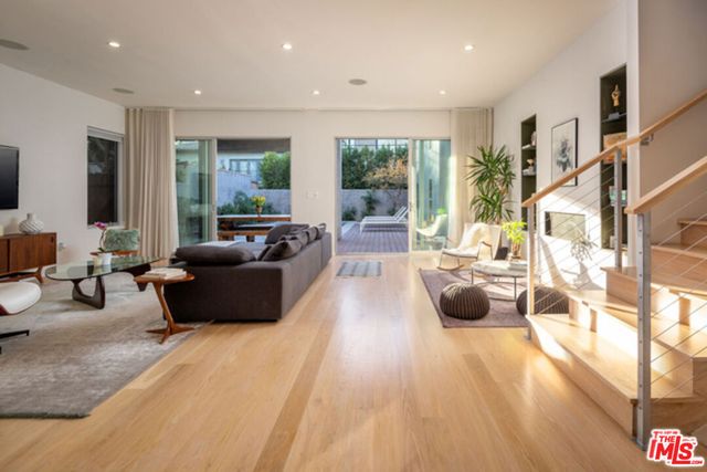 459 N Flores Street, Los Angeles, CA 90048