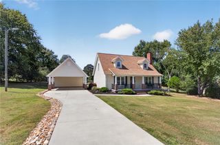 307 Country Glen, Pelzer, SC 29669