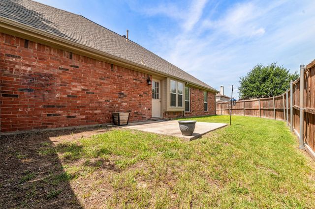 1806 Crosshaven Drive, Lewisville, TX 75077