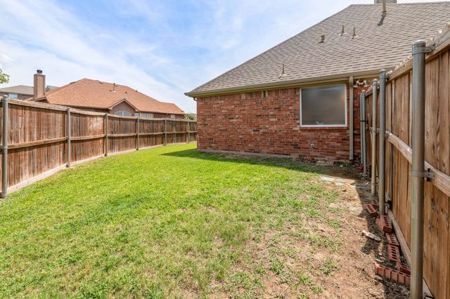1806 Crosshaven Drive, Lewisville, TX 75077