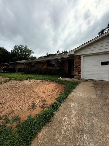 2409 Caprice Avenue, Denison, TX 75020