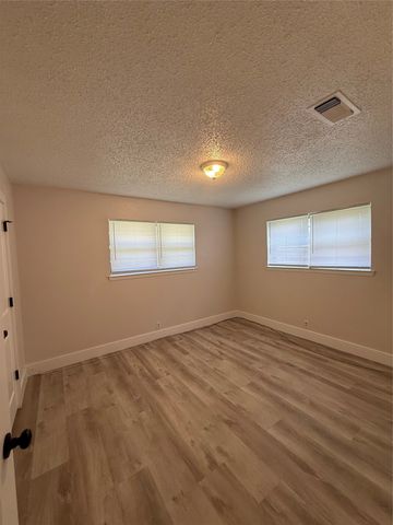 2409 Caprice Avenue, Denison, TX 75020