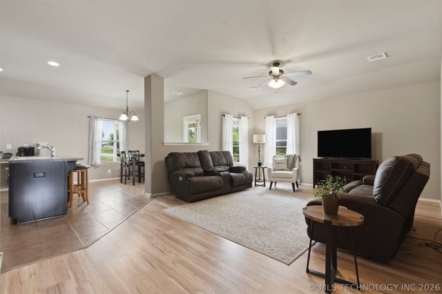 11001 N 154th East Avenue, Owasso, OK 74055