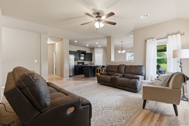 11001 N 154th East Avenue, Owasso, OK 74055