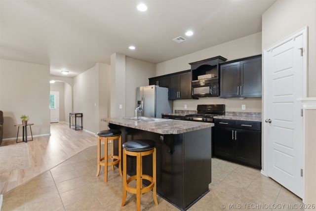 11001 N 154th East Avenue, Owasso, OK 74055