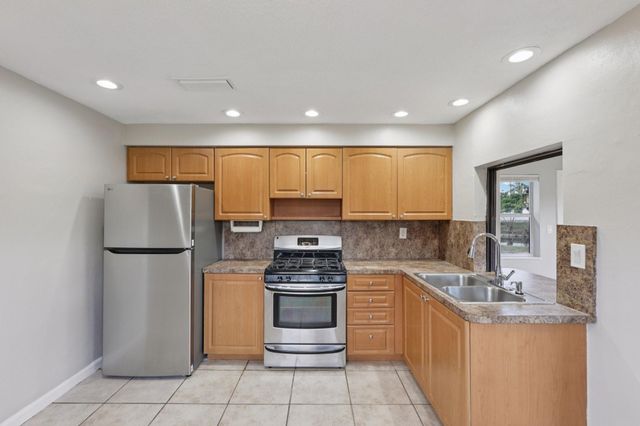 6901 NW 28th Street, Sunrise, FL 33313