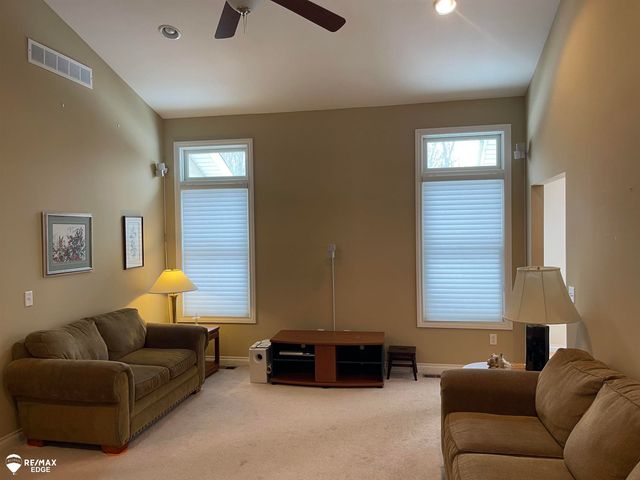 4459 Cross Creek Boulevard, Burton, MI 48509