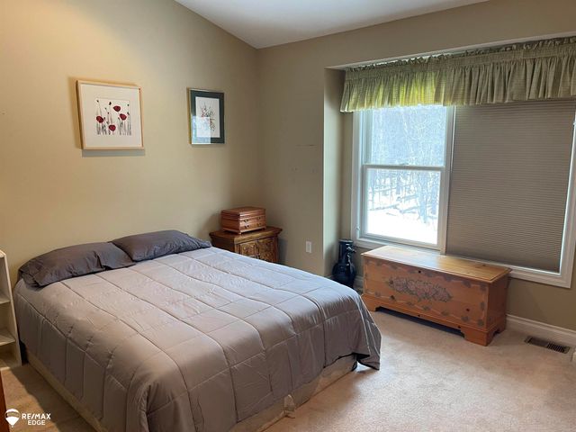 4459 Cross Creek Boulevard, Burton, MI 48509