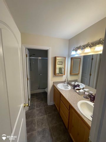 4459 Cross Creek Boulevard, Burton, MI 48509