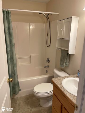 4459 Cross Creek Boulevard, Burton, MI 48509