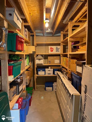 4459 Cross Creek Boulevard, Burton, MI 48509