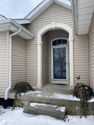 4459 Cross Creek Boulevard, Burton, MI 48509