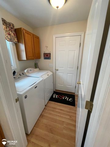 4459 Cross Creek Boulevard, Burton, MI 48509